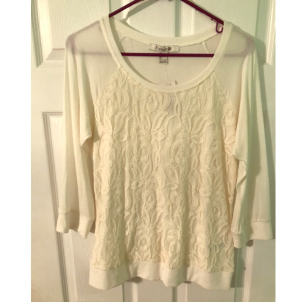 3/4 length top with lace detail